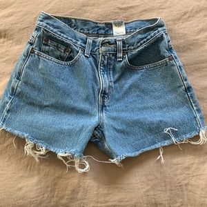 Vintage Levi’s 505 shorts. Size 6s fits 26 waist
